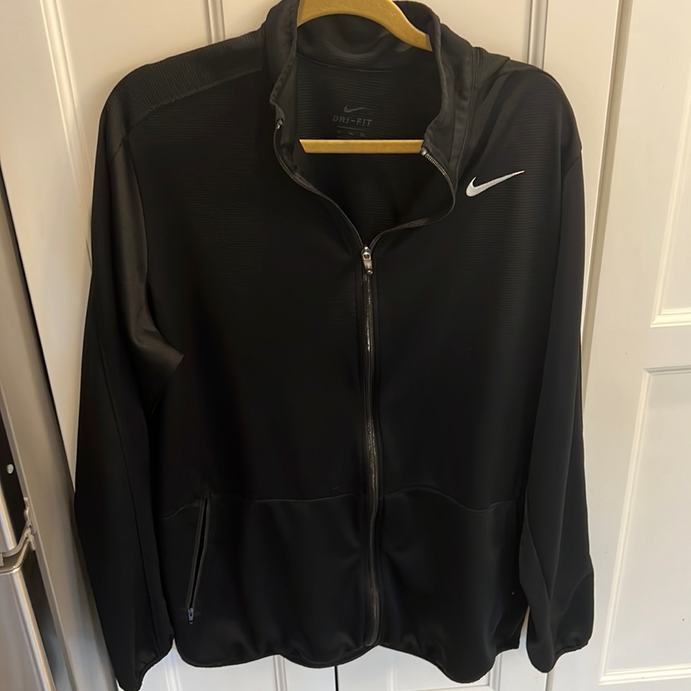 Black zip up nike sweatshirt with front pockets